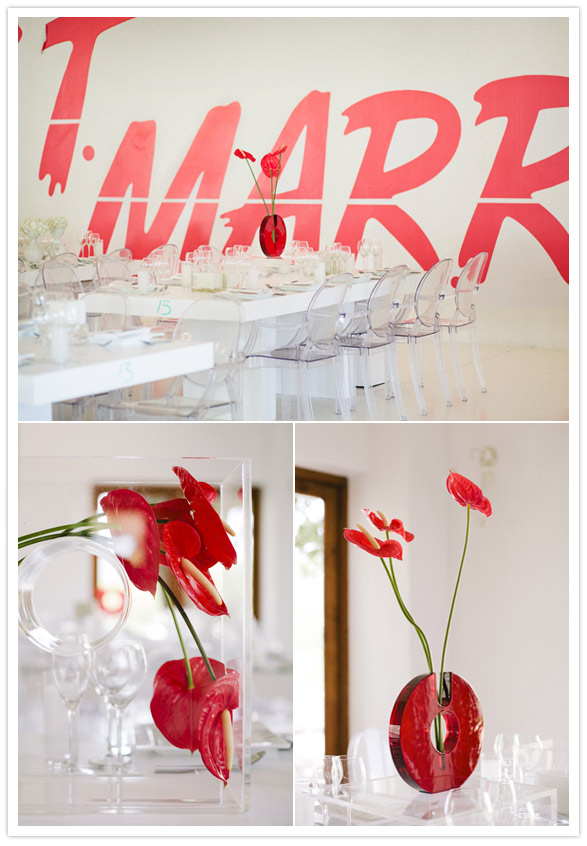 pops of red color with white tablescape