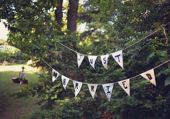Intimate backyard wedding: Laura + Josh | Real Weddings | 100 Layer Cake
