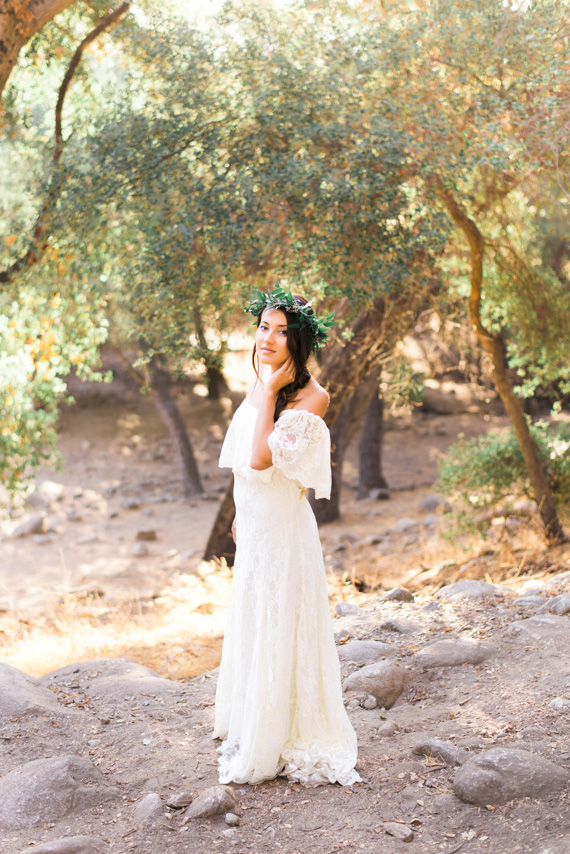 Bohemian glam wedding inspiration | Vintage boho weddings | 100 Layer Cake