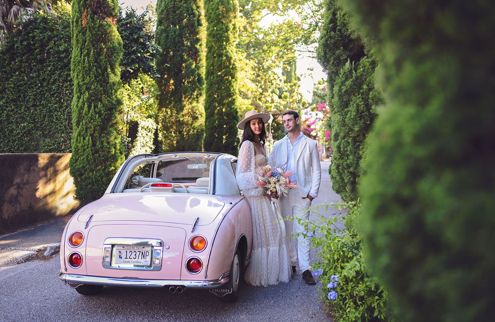 Colorful coastal elopement inspiration in Charleston