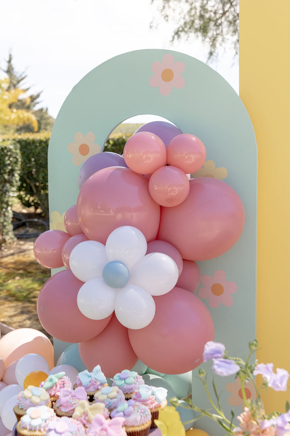 daisy balloon decorations