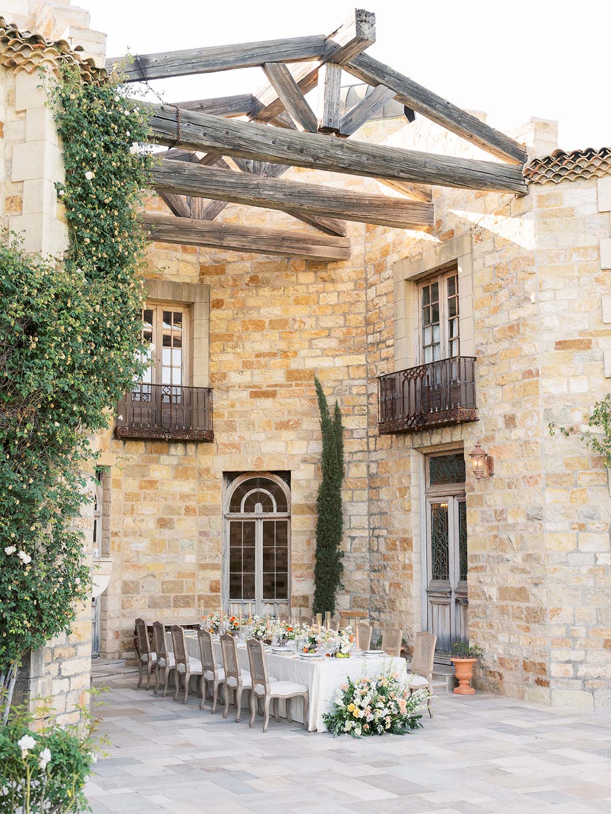 romantic italian tablescape at Sunstone Villa wedding