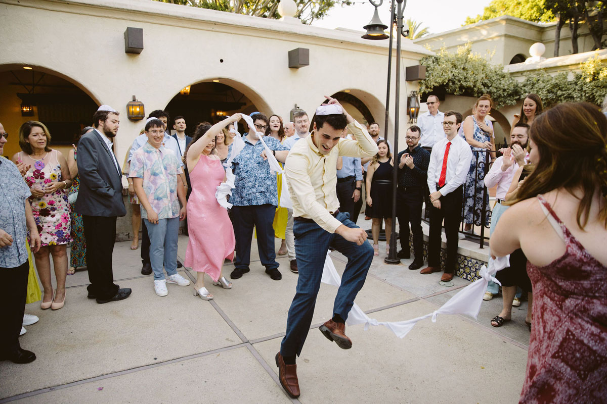 hora dance at jewish wedding reception