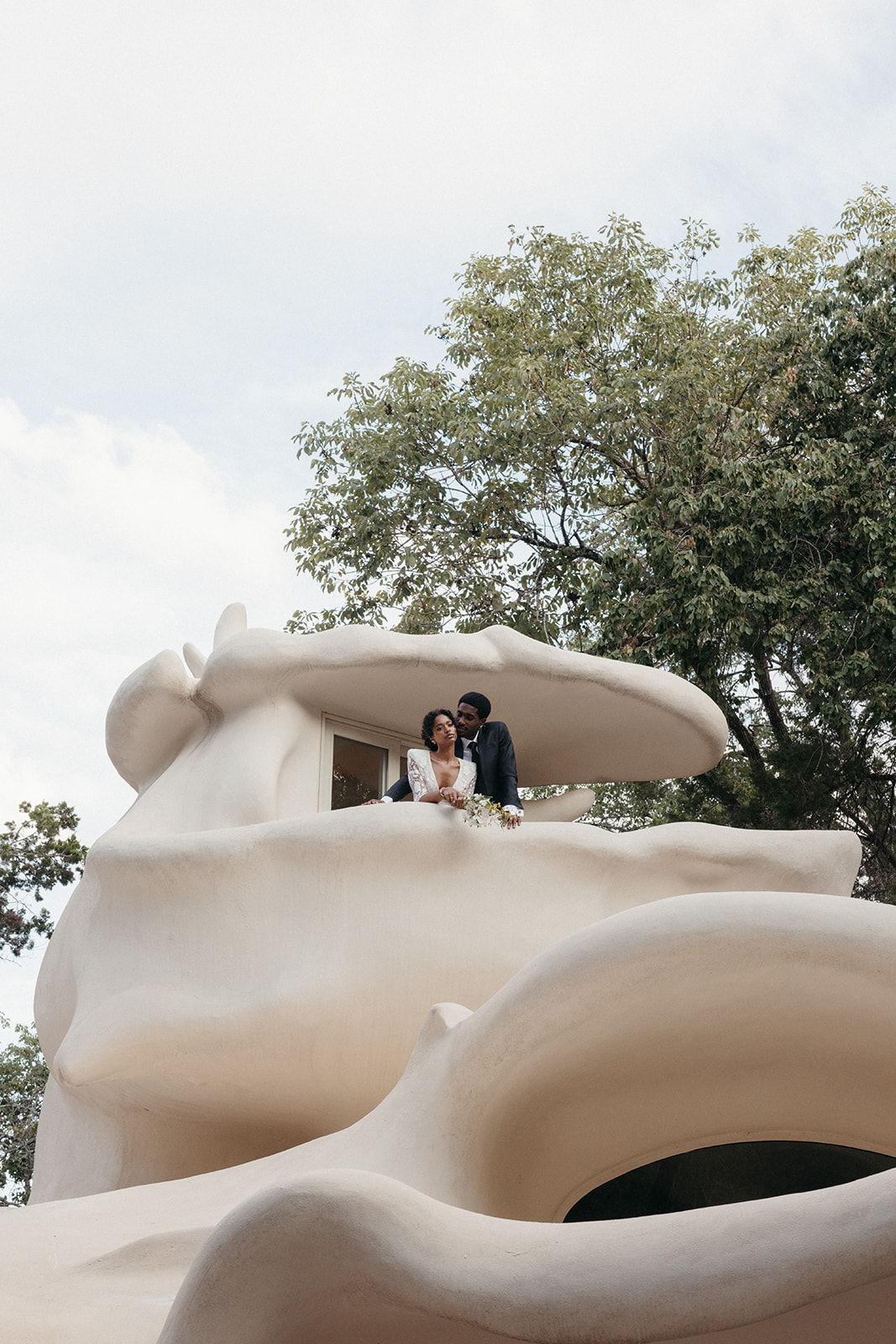 couples portraits at unique curved 1970s wedding venue in Austin