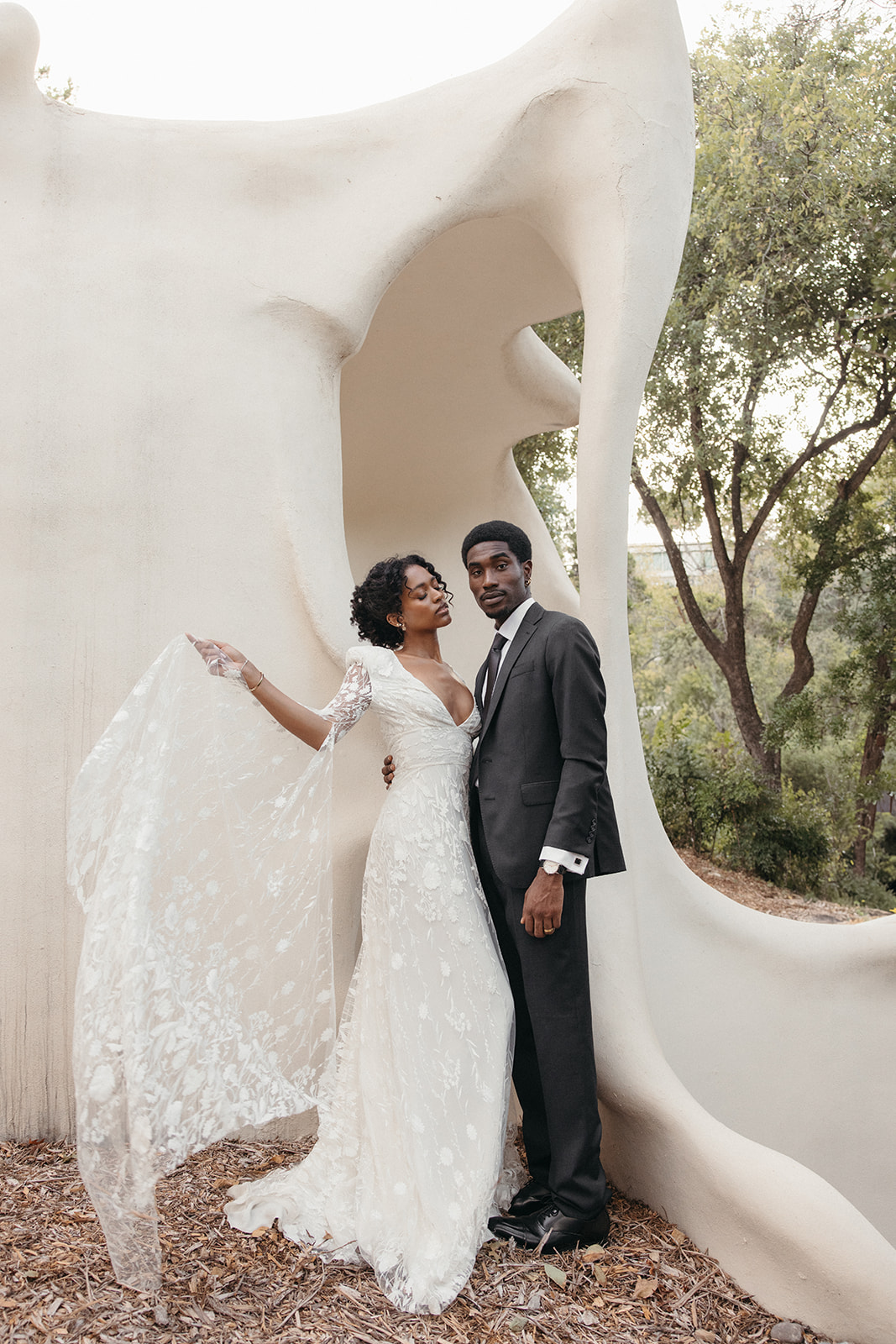 couples portraits at unique curved 1970s wedding venue in Austin