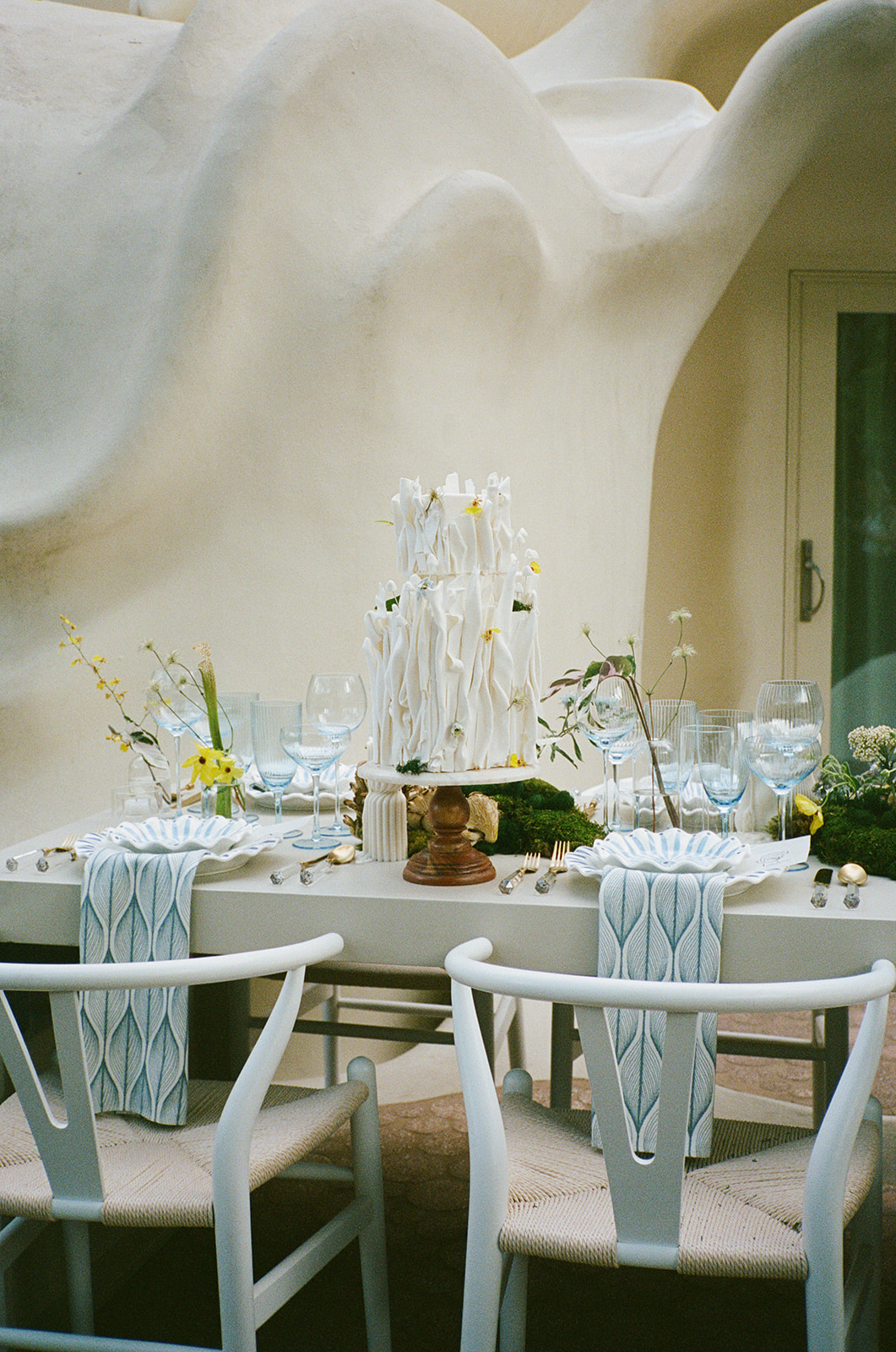 textural wedding cake and modern blue and white place settings