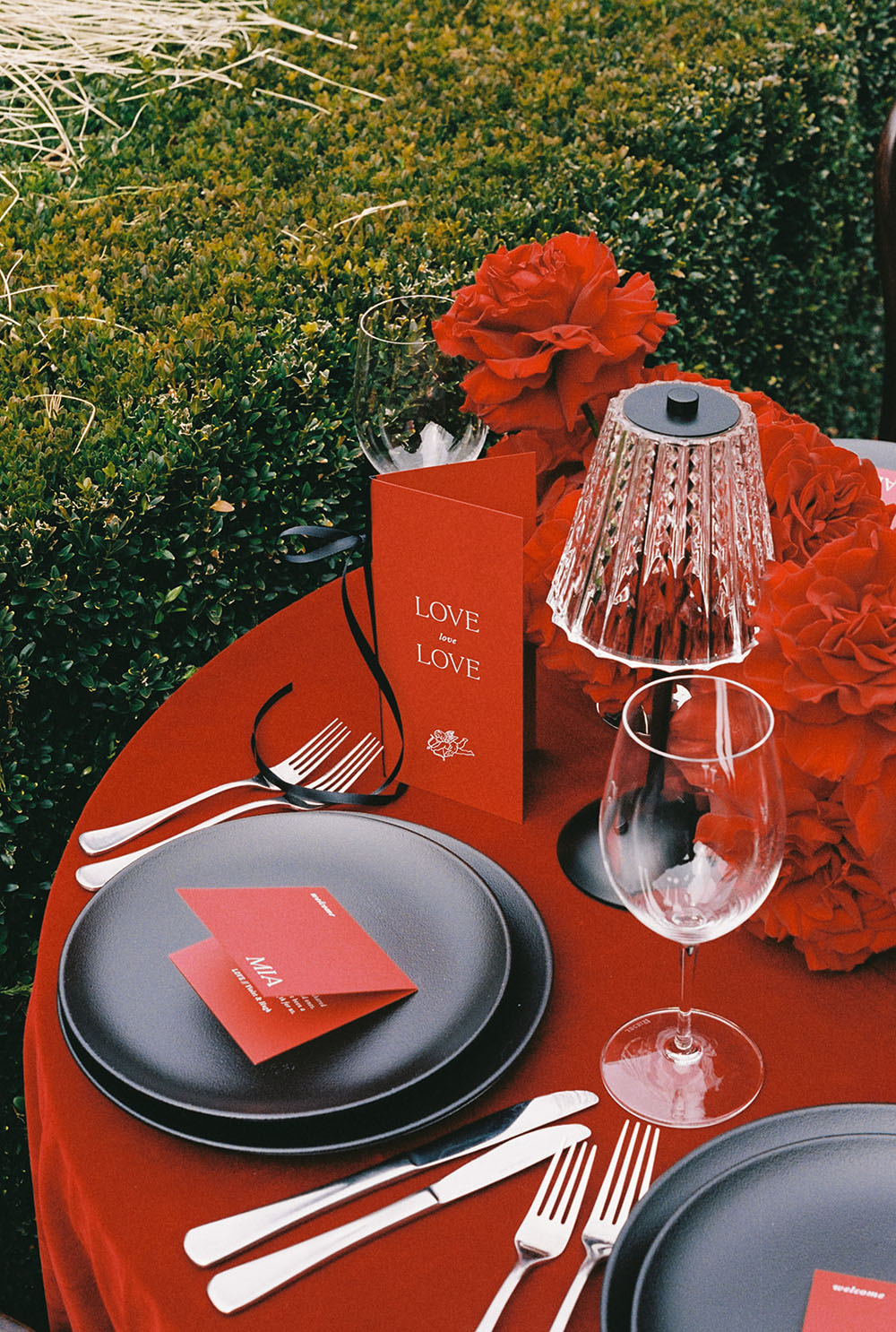 black and red wedding table decorations