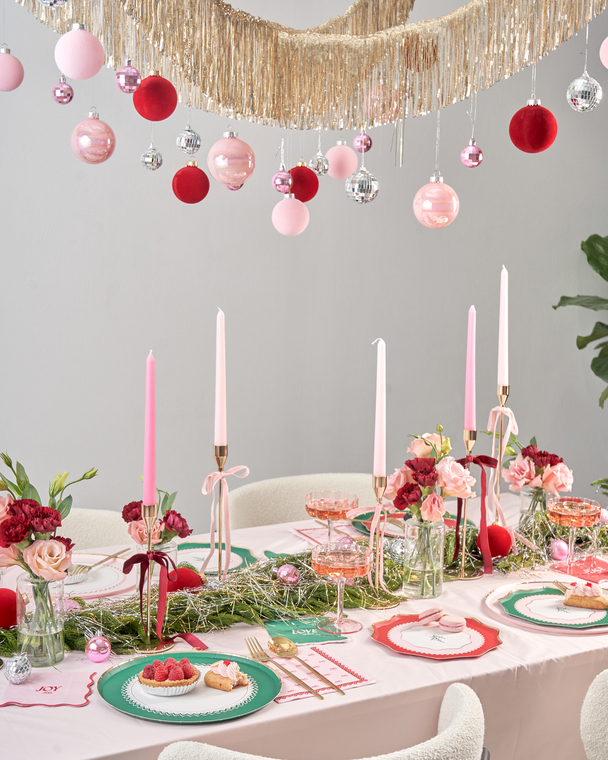 holiday table decor